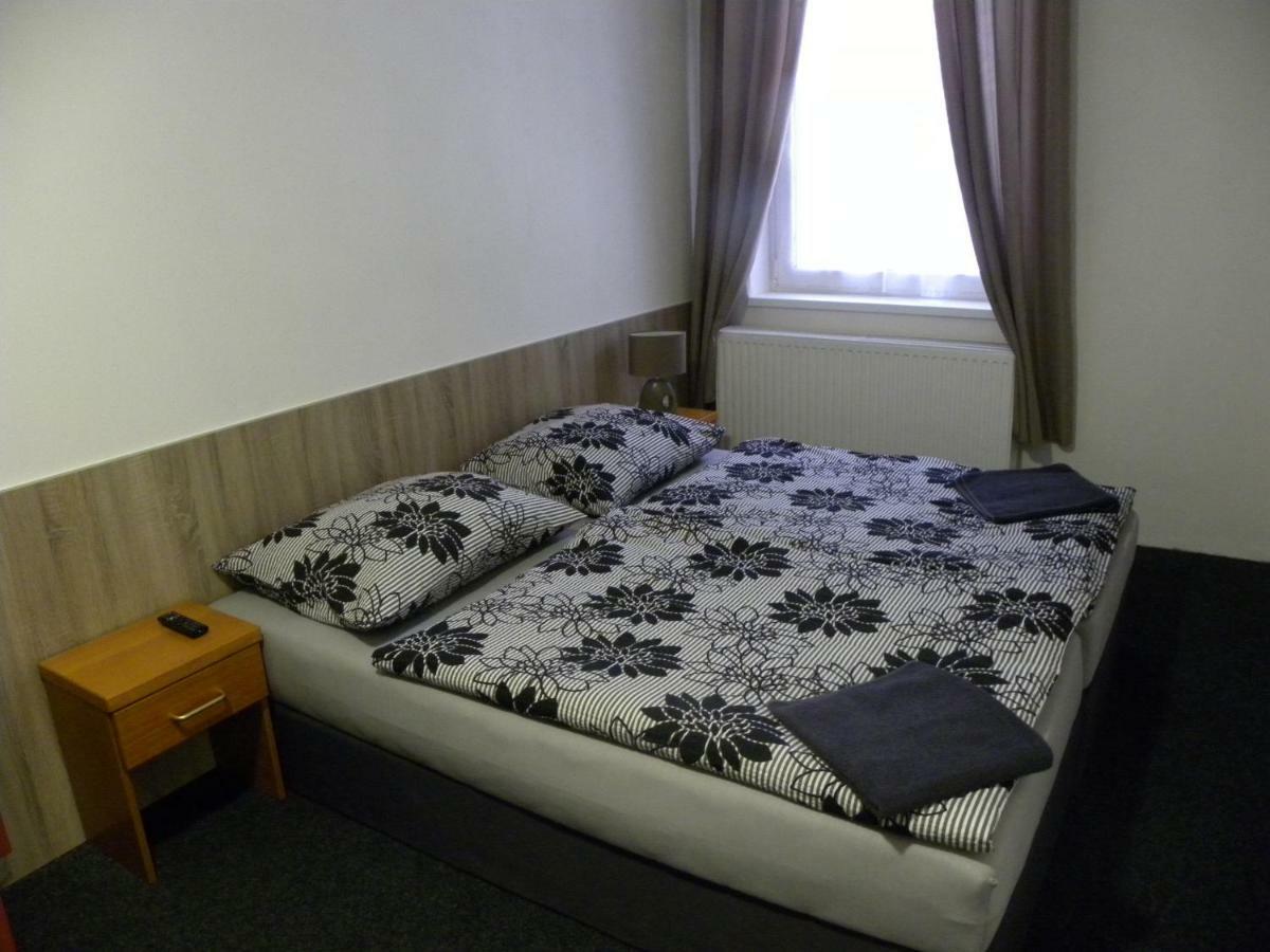 Penzion Karolina Lučany nad Nisou Exterior foto