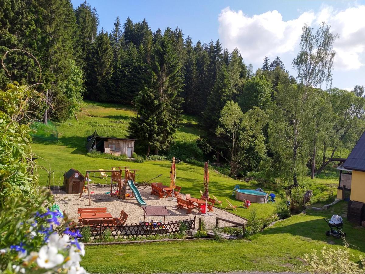 Penzion Karolina Lučany nad Nisou Exterior foto