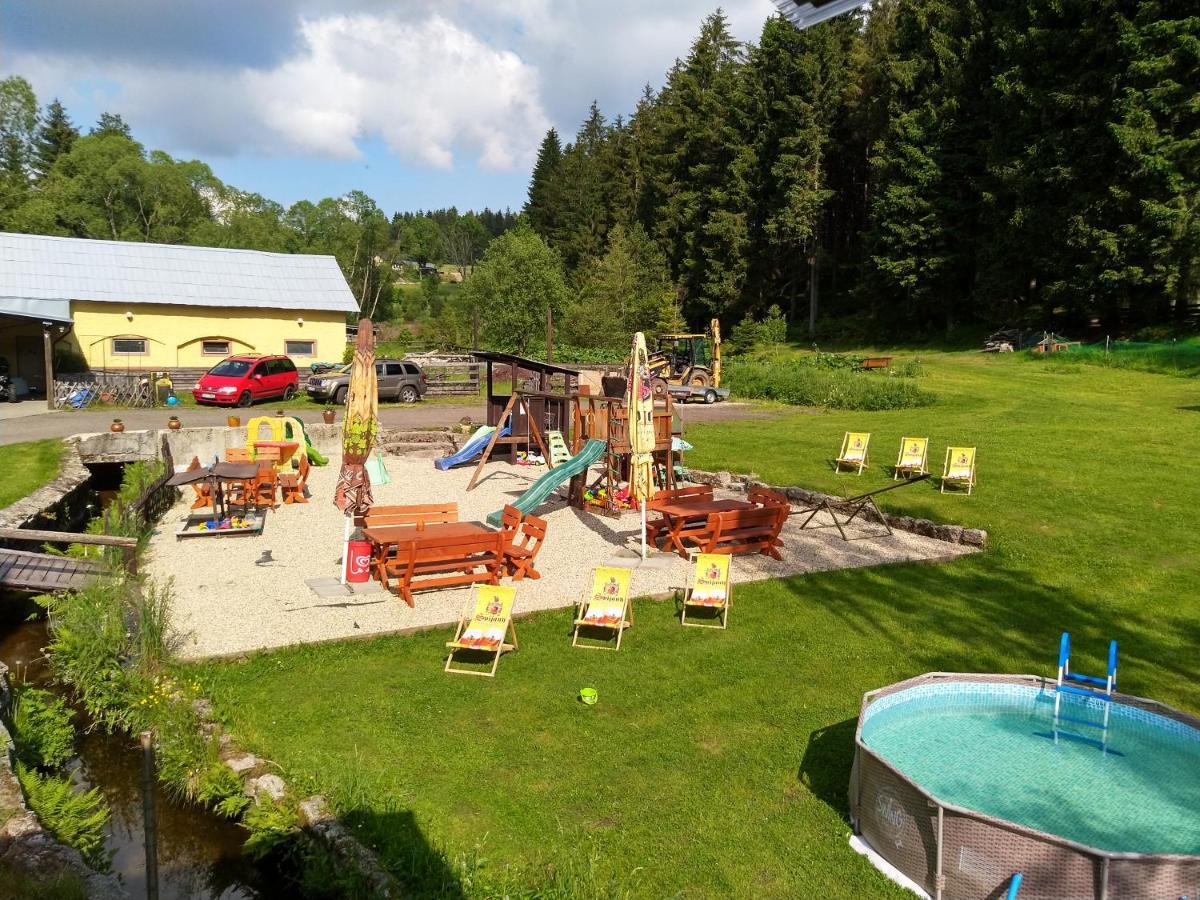 Penzion Karolina Lučany nad Nisou Exterior foto